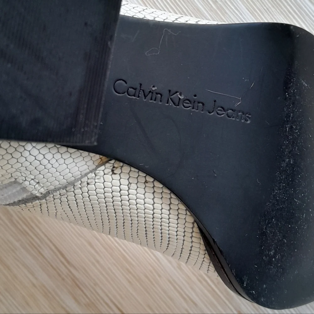 Calvin Klein Jeans Narice Ivory Pointed Toe Ankle Boots Block Heel Size 6